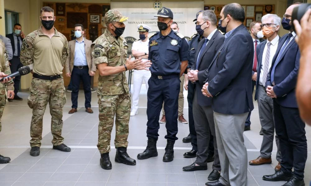 Επίσκεψη Πλακιωτάκη στα «βατράχια» του Λιμενικού